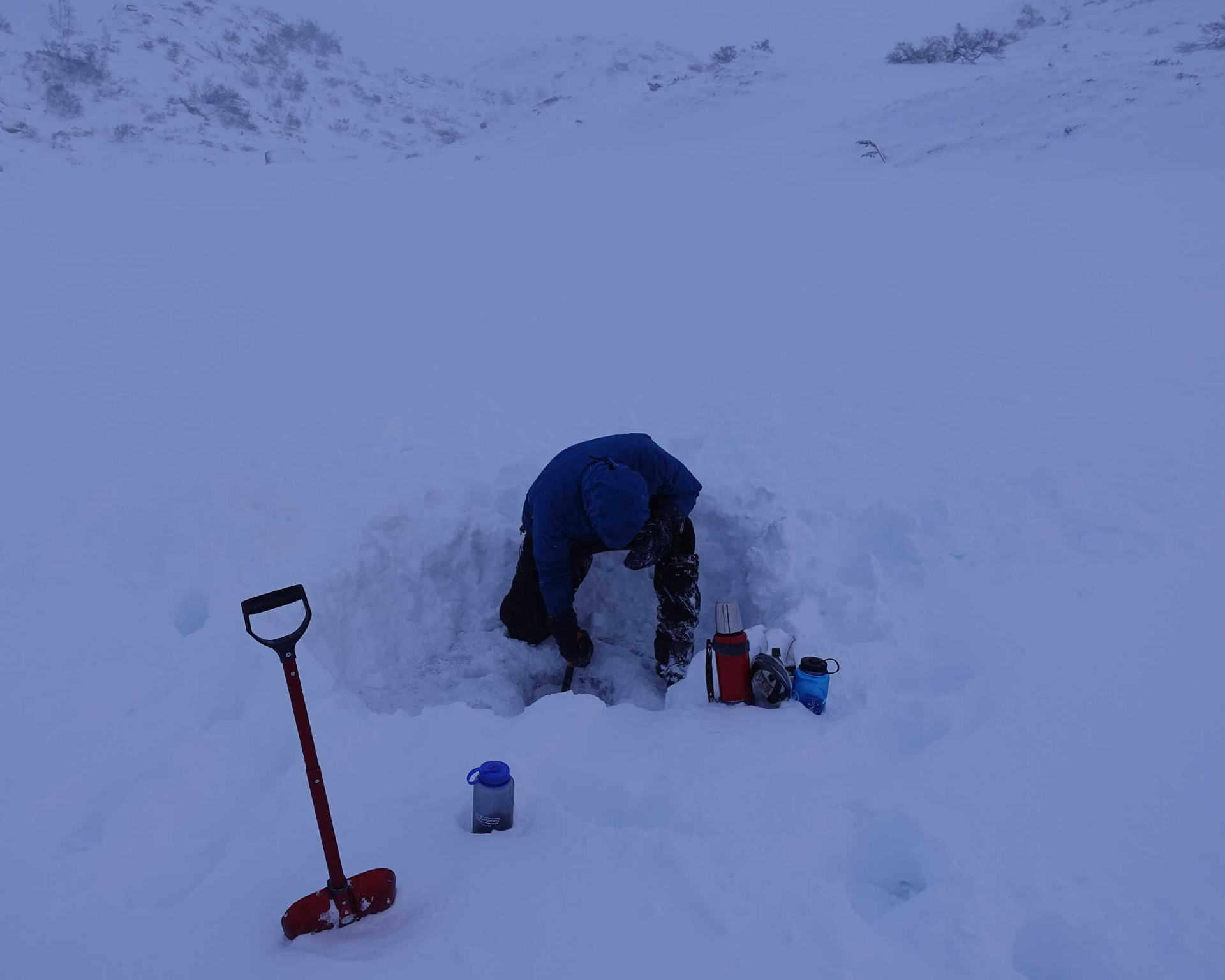 Her hugges det hull i isen for å finne drikkevann.